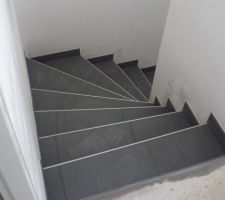 Escalier au départ de l'étage