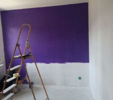 Peinture Violet Pop de Duluxe pour la chambre de la gamine