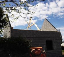 Voici ce que je découvre aujourd hui a 13h quand je passe sur le chantier avant d alle travailler....