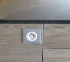 Choix du cache des prises. Taupe ?