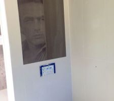 Faïence dans la salle de bains des filles