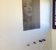 Faïence dans la salle de bains des filles