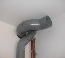 La difficulté etait de contourner la descente d'eaux usées de la salle de bain du premier étage.