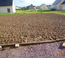 Préparation du terrain pour la pelouse