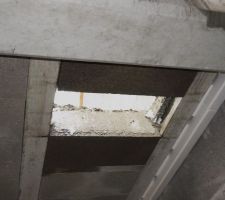 Trou dans la dalle de l étage pour les gaines techniques côté salle bain
