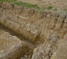 Profondeur des fondations: 1m30 et 5 rang&eacute;es de parpaing pr&eacute;vue pour le vide sanitaire