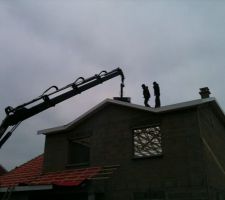 Premières tuiles livrées directement sur le toit