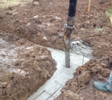 Coulage du beton dans les tranchees