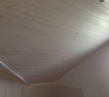 Lasure blanchie sur lambris