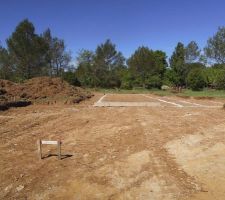 Vue d'ensemble du trac&eacute; avec chaise au 1er plan