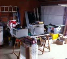 C'est l'bordel l&agrave; dedans !!