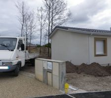 Location mini pelle pour le terrassement et la mise à niveau des terres