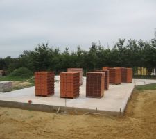 Apr&egrave;s un long mois d'ao&ucirc;t d'attente la dalle est s&egrave;che pr&ecirc;te &agrave; recevoir la ma&ccedil;onnerie !