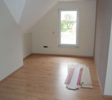 Parquet stratifi&eacute; d&eacute;gagement &eacute;tage/coin bureau