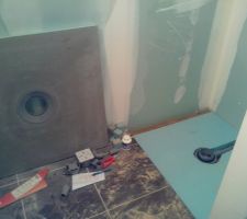 Pose douche italienne , Lit de sable , TMS , receveur pr&eacute;form&eacute; avec &eacute;vacuation horizontal