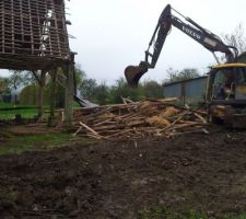 Et voil&agrave; merci tonton de venir avec les engins et merci aux amis d etre venus nous aider