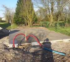8 jours plus tard dalle coulée 8m3 à la betonniere et brouette on ne rigole pas