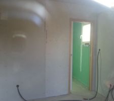 Et voila chambre et salle de bain ok