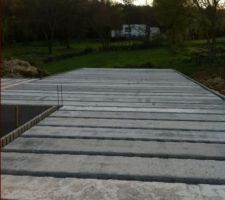 Pose des 140m2 de la dalle eco