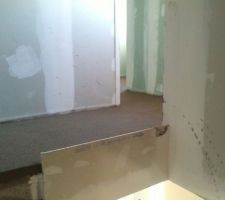 Chape etage (palier   sdb au fond)