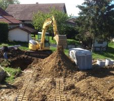 Mise en place de la cuve de r&eacute;cup&eacute;ration de l'eau de pluie