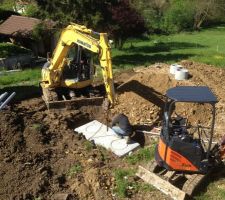 Mise en place de la cuve de r&eacute;cup&eacute;ration de l'eau de pluie