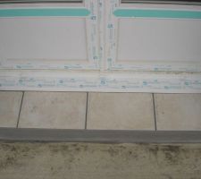 Carrelage partie ext&eacute;rieure : porte-fen&ecirc;tre avant