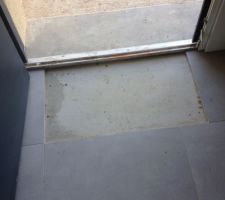 Il manque un profil&eacute; autour de la r&eacute;serve pour le paillasson. Avec le recul je ne sais pas si c'&eacute;tait une si bonne id&eacute;e ou si les dimensions sont adapt&eacute;es. On verra :)