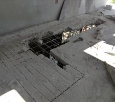 Ouverture de la dalle beton 15cm de l'ancienne construction pour l'escalier
