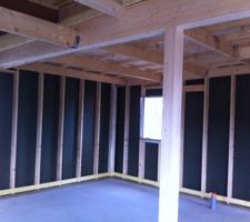 Poteau bois qui restera visible