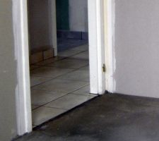 Plinthes couloir et salle de bain (en bleu)