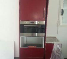 Four micro ondes install&eacute;