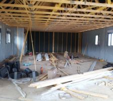 Vu intérieur depuis le futur salon. Le garage n'est pas isolé intérieurement