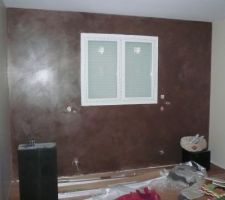 Dernier mur de la chambre : marron à effet