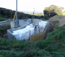 Derniers morceaux de mur. la livraison des hourdis a commencé...