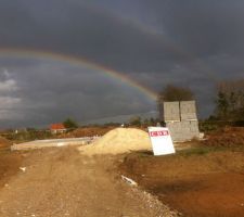 Un arc en ciel juste au dessu de la futur maison