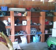 Encore une photo des &eacute;tag&eacute;res du garage