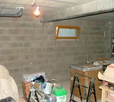 En attente des autres &eacute;tag&egrave;res &agrave; la cave