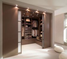 Idée déco : dressing portes à galandage