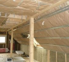 2ème couche des rampants et isolation plafond terminée