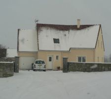 Maison sous la neige