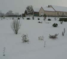 Devant de la maison sous la neige