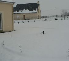 Devant de la maison sous la neige