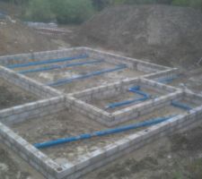 Soubassement termin&eacute;. Drains pos&eacute;s