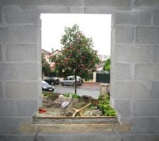 Le coffrage pour l'appui de la fen&ecirc;tre du cellier.