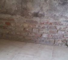 Enduit ciment sur soubassement brique retir&eacute;