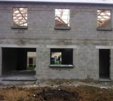 Installation des appuis de fenêtres et seuils des portes