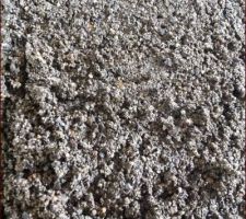 M&eacute;lange sable/b&eacute;ton utilis&eacute; pour faire la chape.