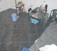 Carrelage cuisine fini vu de l'escalier