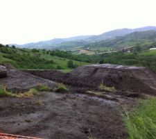 Les travaux du lotissement ont commencer !!! Le tas de terre correspond a notre futur maison :-/